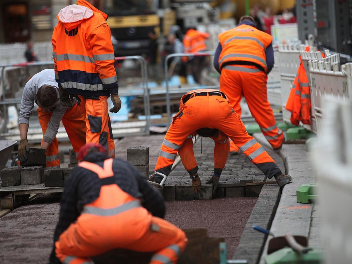 Arbeitgeber lehnen Schlichterspruch ab – Streiks im Bau drohen - bei Kurznachrichten Plus