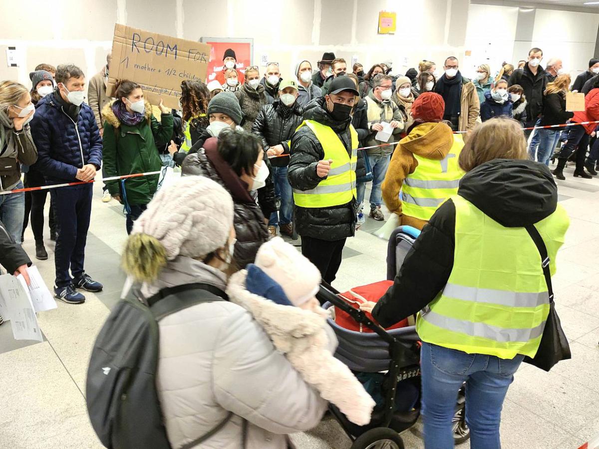 Bayern will ukrainischen Flüchtlingen das Bürgergeld streichen - bei Kurznachrichten Plus