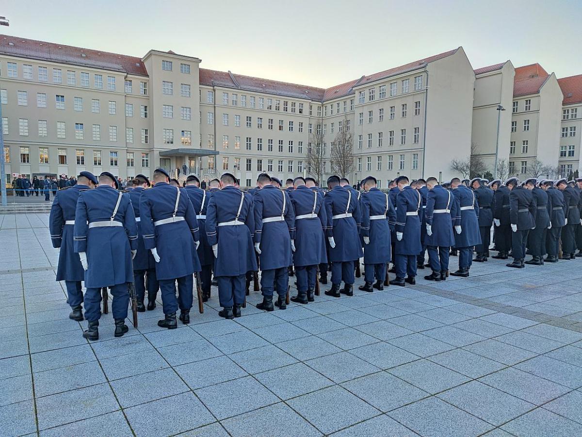 Bericht: Bundeswehr erwägt geringere Ziele für Truppenstärke - bei Kurznachrichten Plus