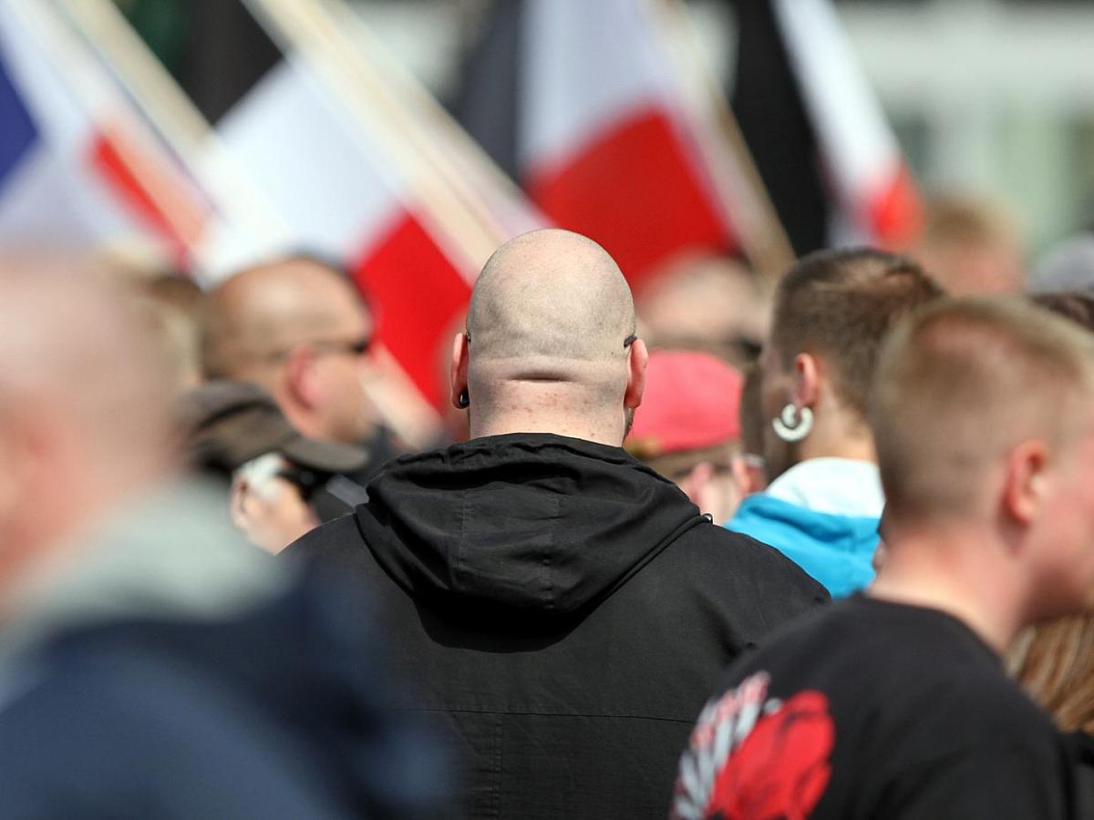 Bericht: Neonazi wollte sich für Geld Hand abschlagen lassen - bei Kurznachrichten Plus