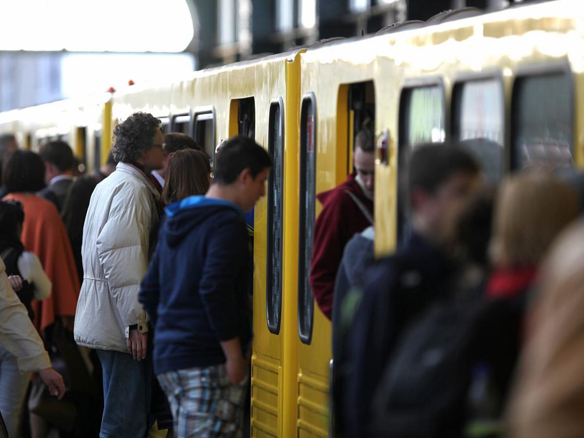 Bund hält Preiserhöhung beim Deutschlandticket für unausweichlich - bei Kurznachrichten Plus