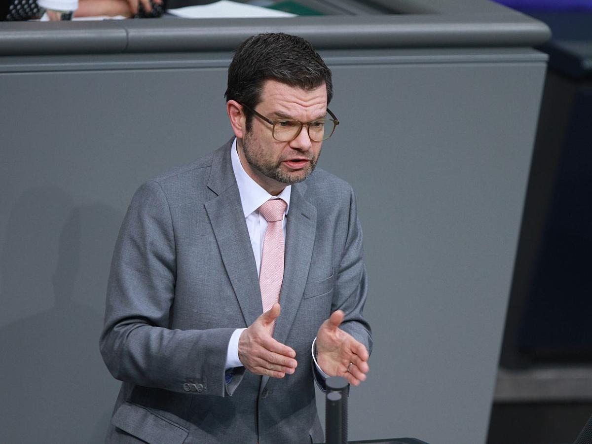 Buschmann verteidigt Reform des Namensrechts - bei Kurznachrichten Plus