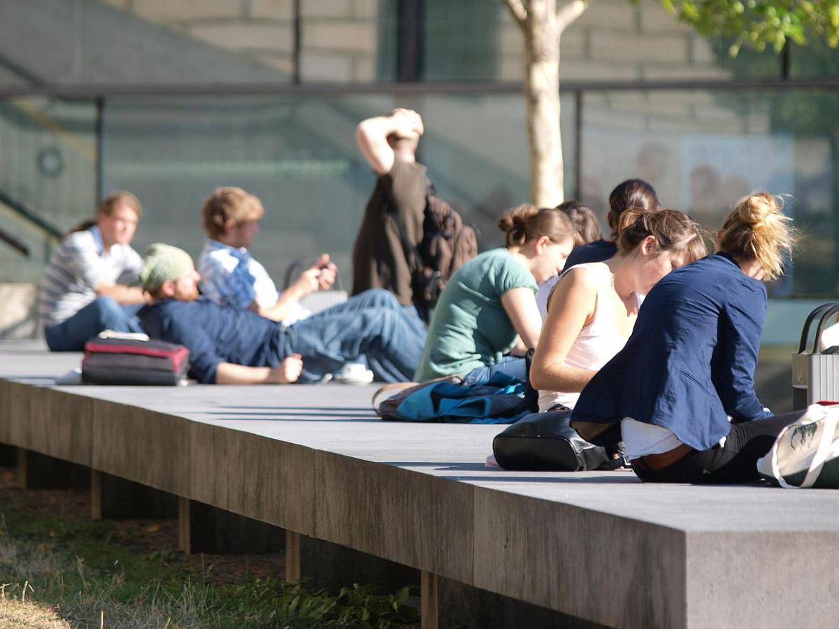 Drittel der Studierenden armutsgefährdet - bei Kurznachrichten Plus