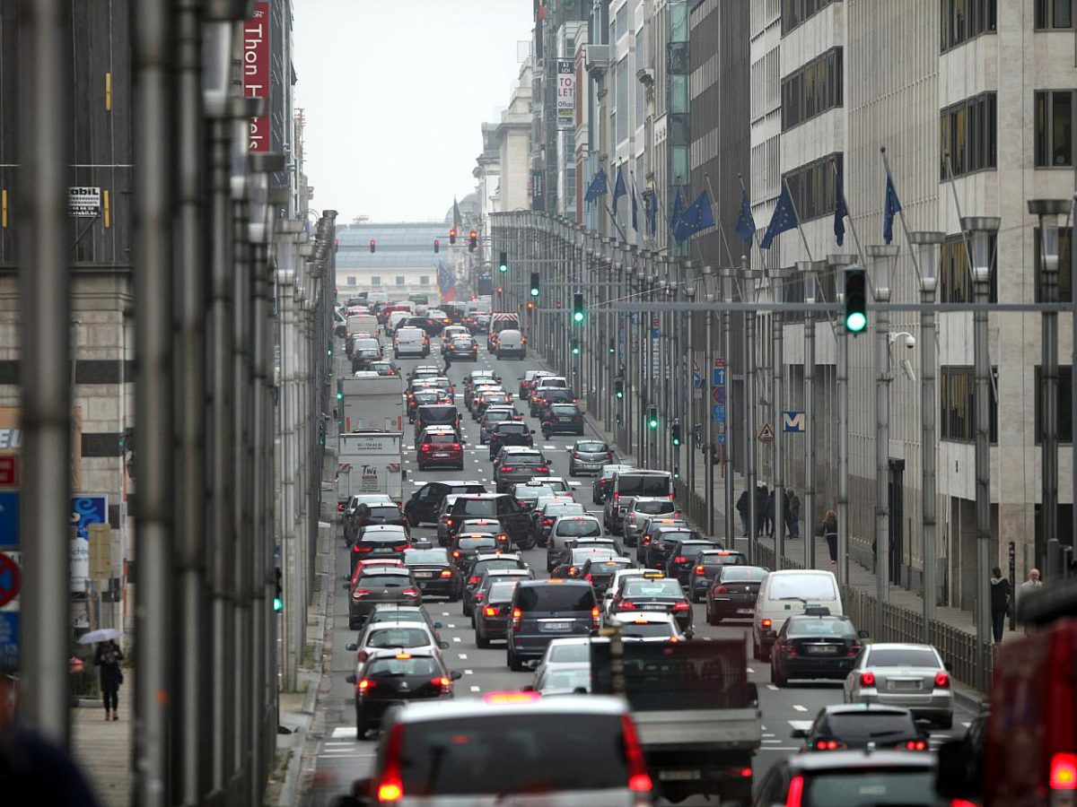 Benzin und Diesel in deutschen Nachbarländern meist günstiger - bei Kurznachrichten Plus