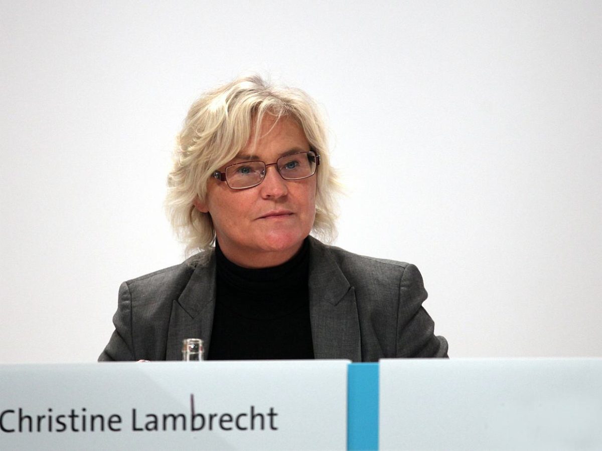 Grüne fordern von Lambrecht mehr Transparenz wegen Schützenpanzer - bei Kurznachrichten Plus