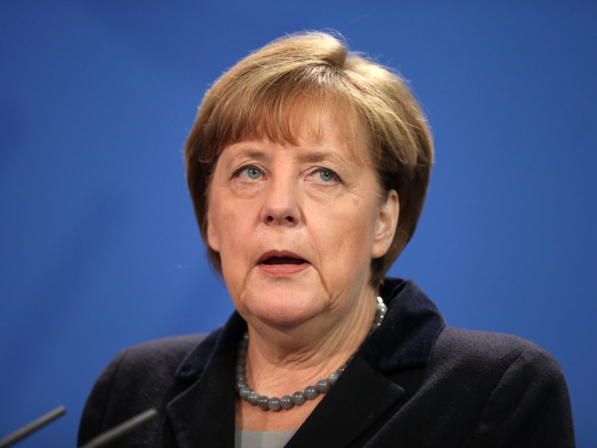Merkel: Eigentum an Daten regeln - bei Kurznachrichten Plus
