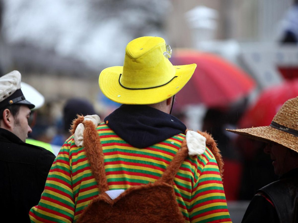 NRW-Ministerpräsident sieht Karneval 2021 kritisch - bei Kurznachrichten Plus