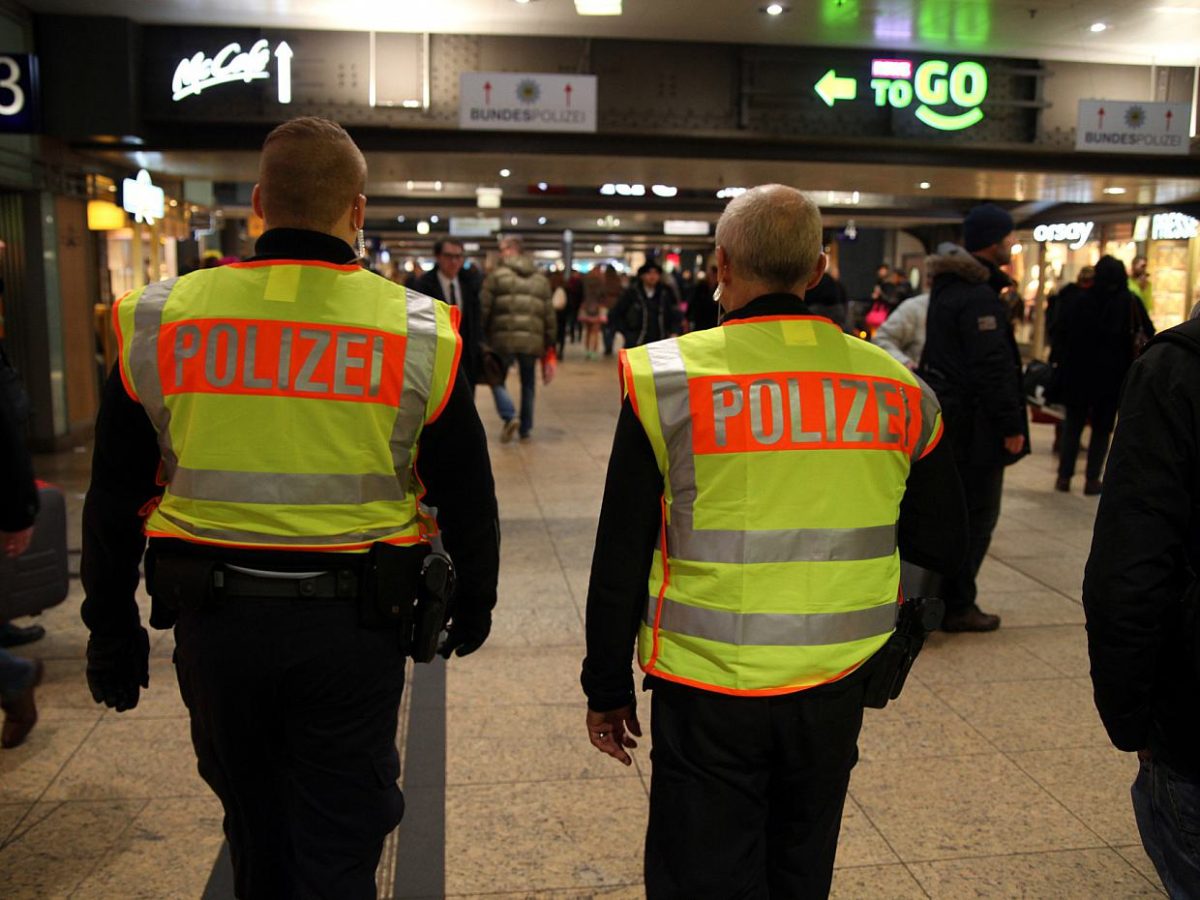 Mehr Polizei nach Bomben-Alarm in Potsdamer Innenstadt - bei Kurznachrichten Plus