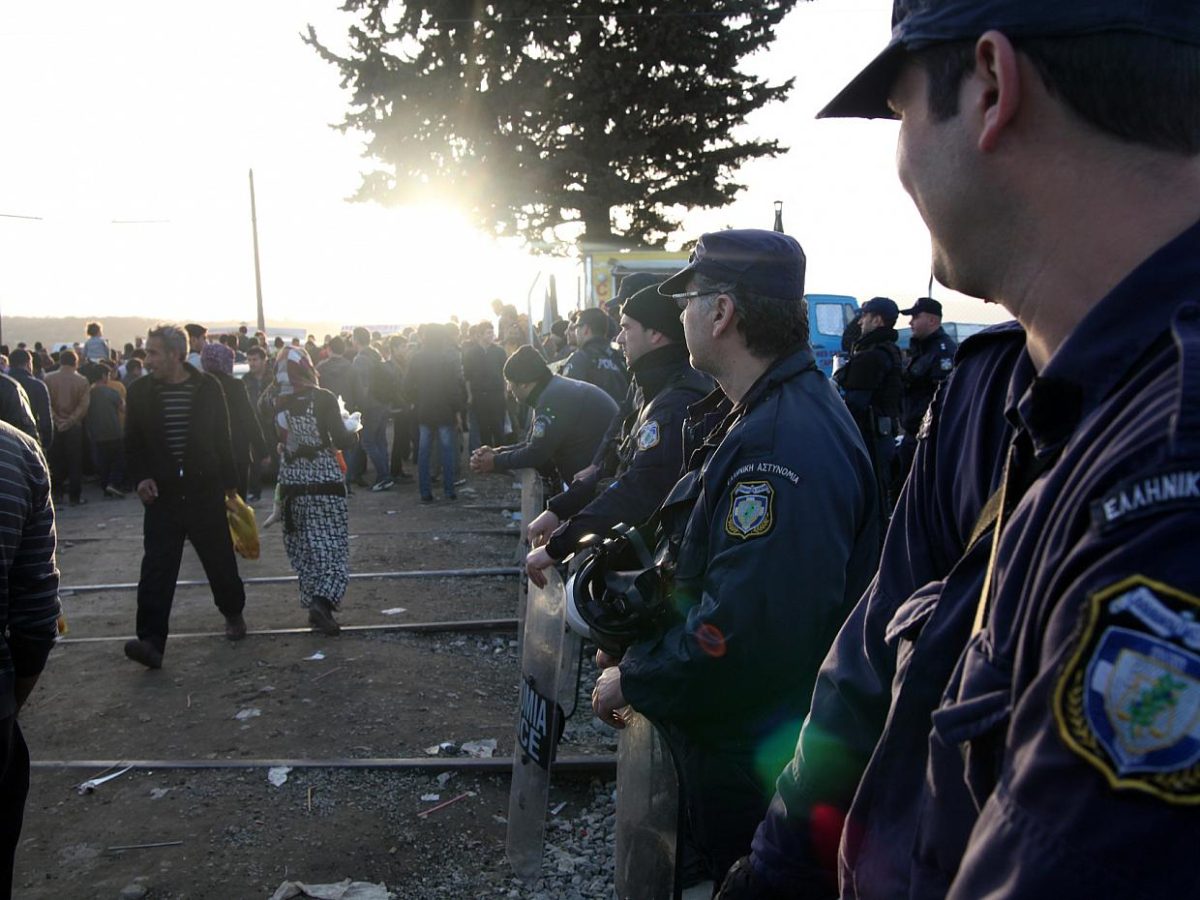 Griechenland quartiert Migranten in geschlossene Lager ein - bei Kurznachrichten Plus