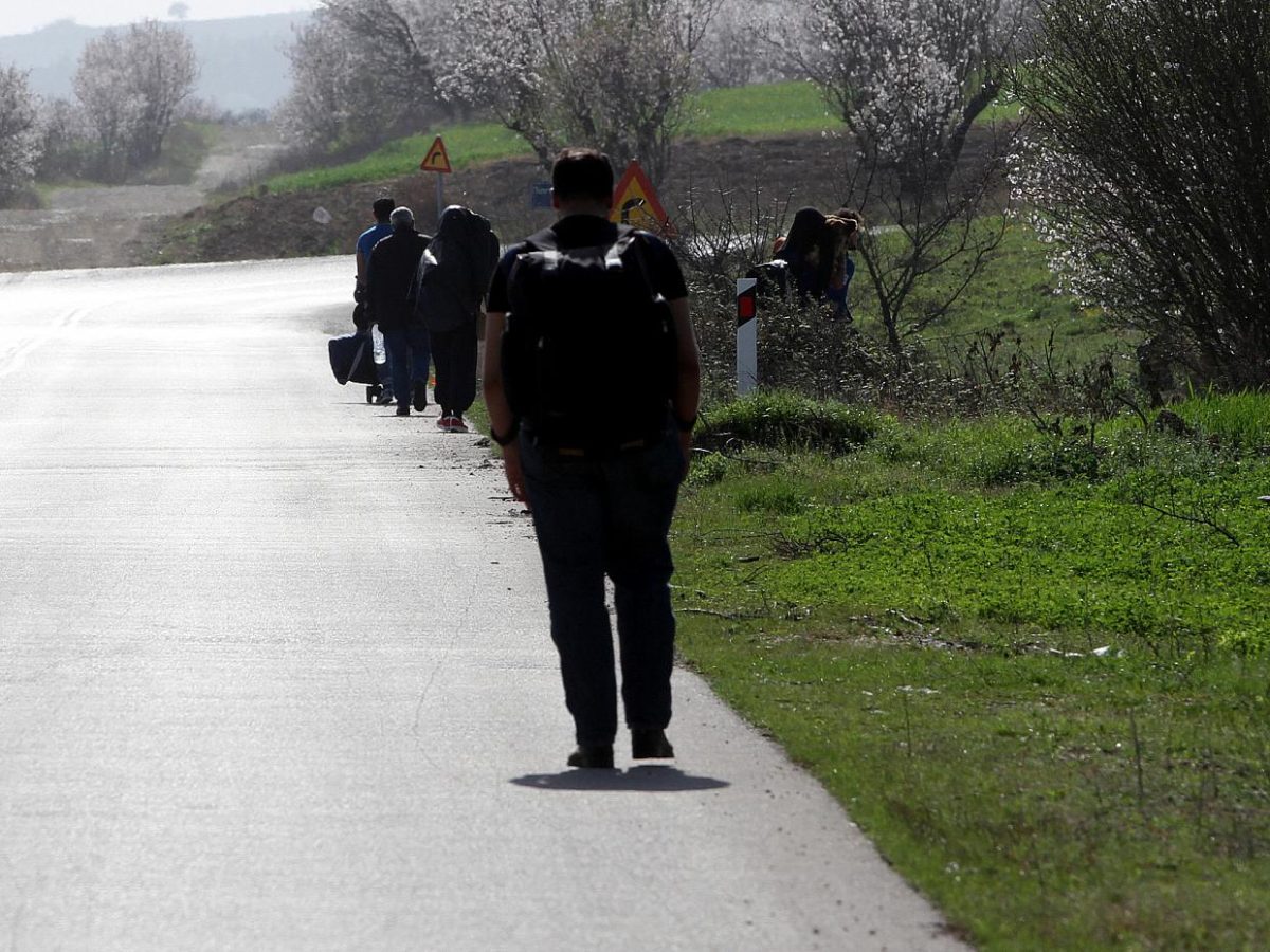 Auf der Balkanroute verstorbene Flüchtlinge werden anonym begraben - bei Kurznachrichten Plus