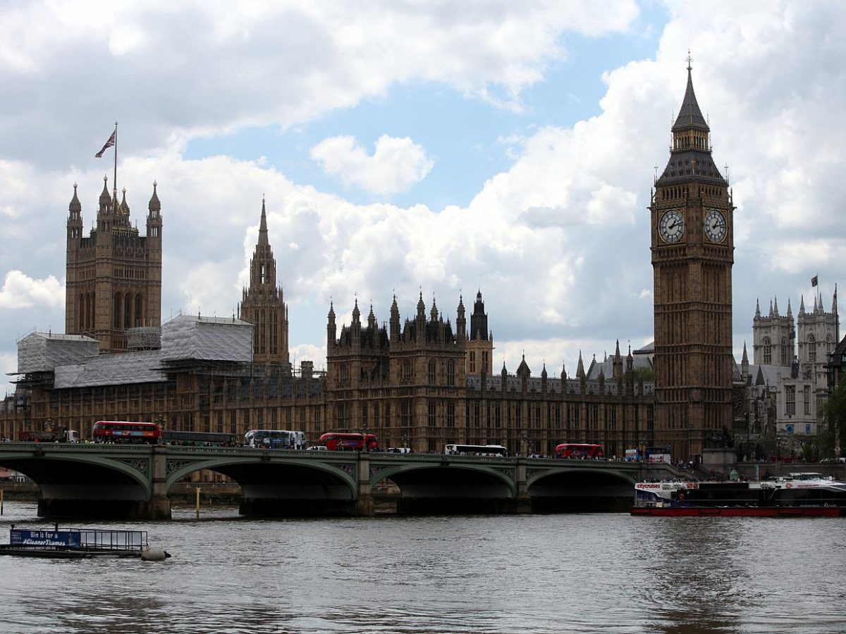 BBC: Schüsse vor britischem Parlament - bei Kurznachrichten Plus