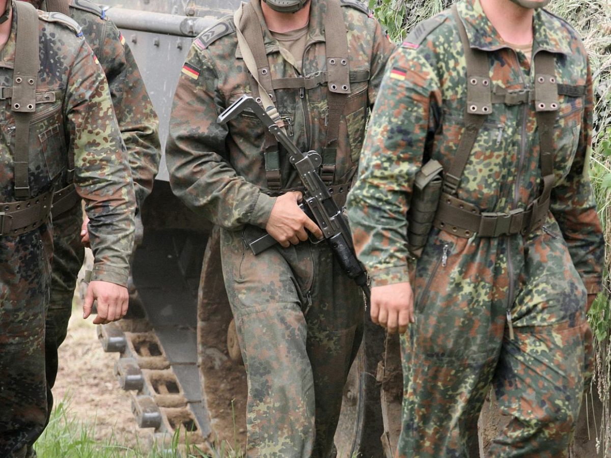 Bundeswehr-Affäre: Wehrbeauftragter Bartels kritisiert von der Leyen - bei Kurznachrichten Plus