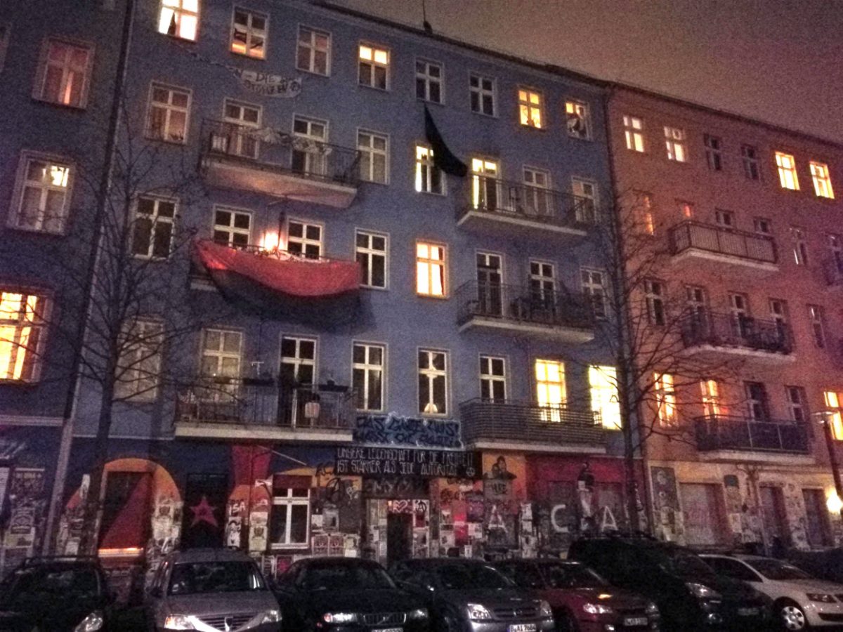 Randale vor „Brandschutzbegehung“ von besetztem Haus in Berlin - bei Kurznachrichten Plus