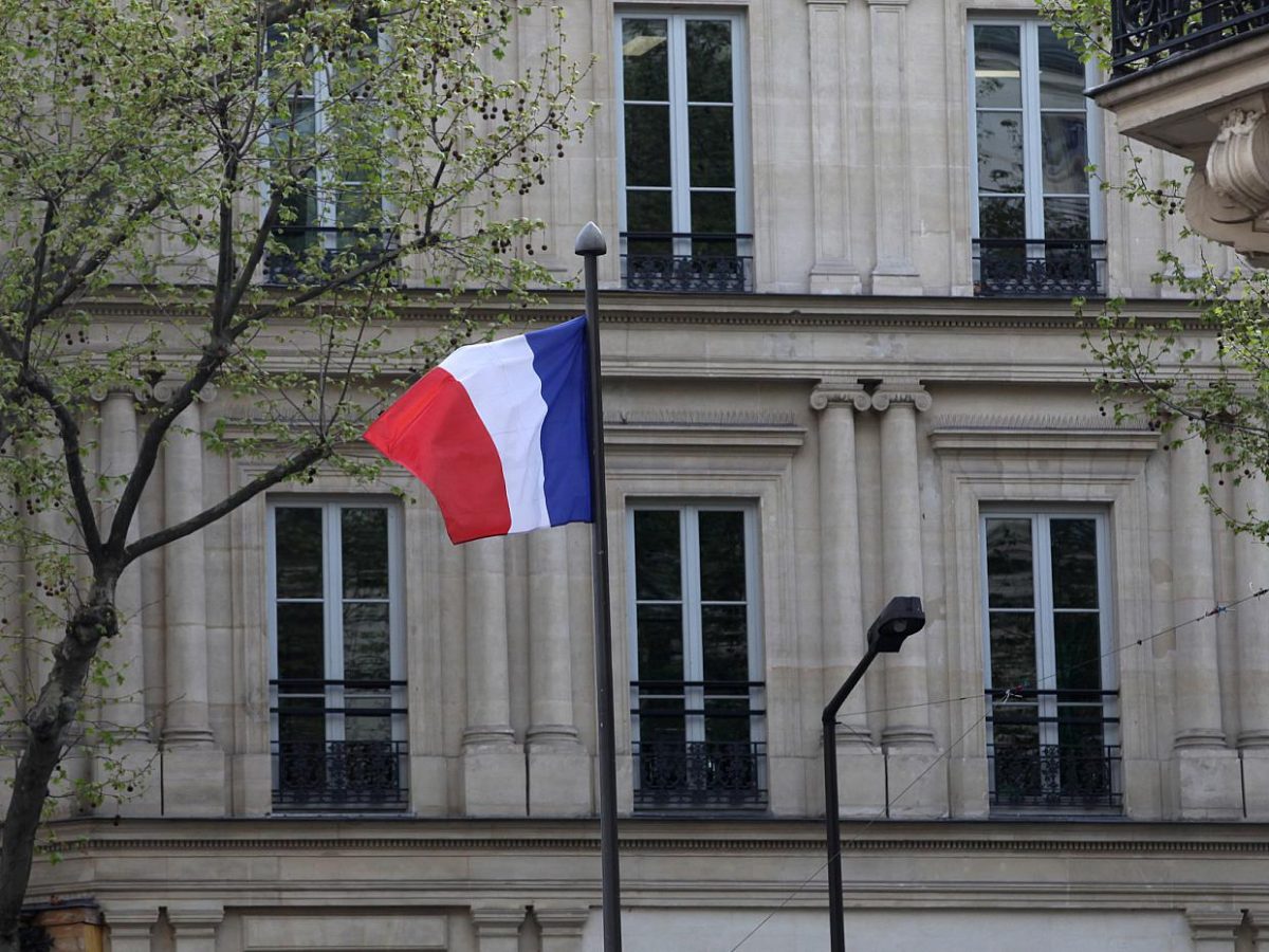 Parlamentswahl in Frankreich: Geringe Wahlbeteiligung zeichnet sich ab - bei Kurznachrichten Plus