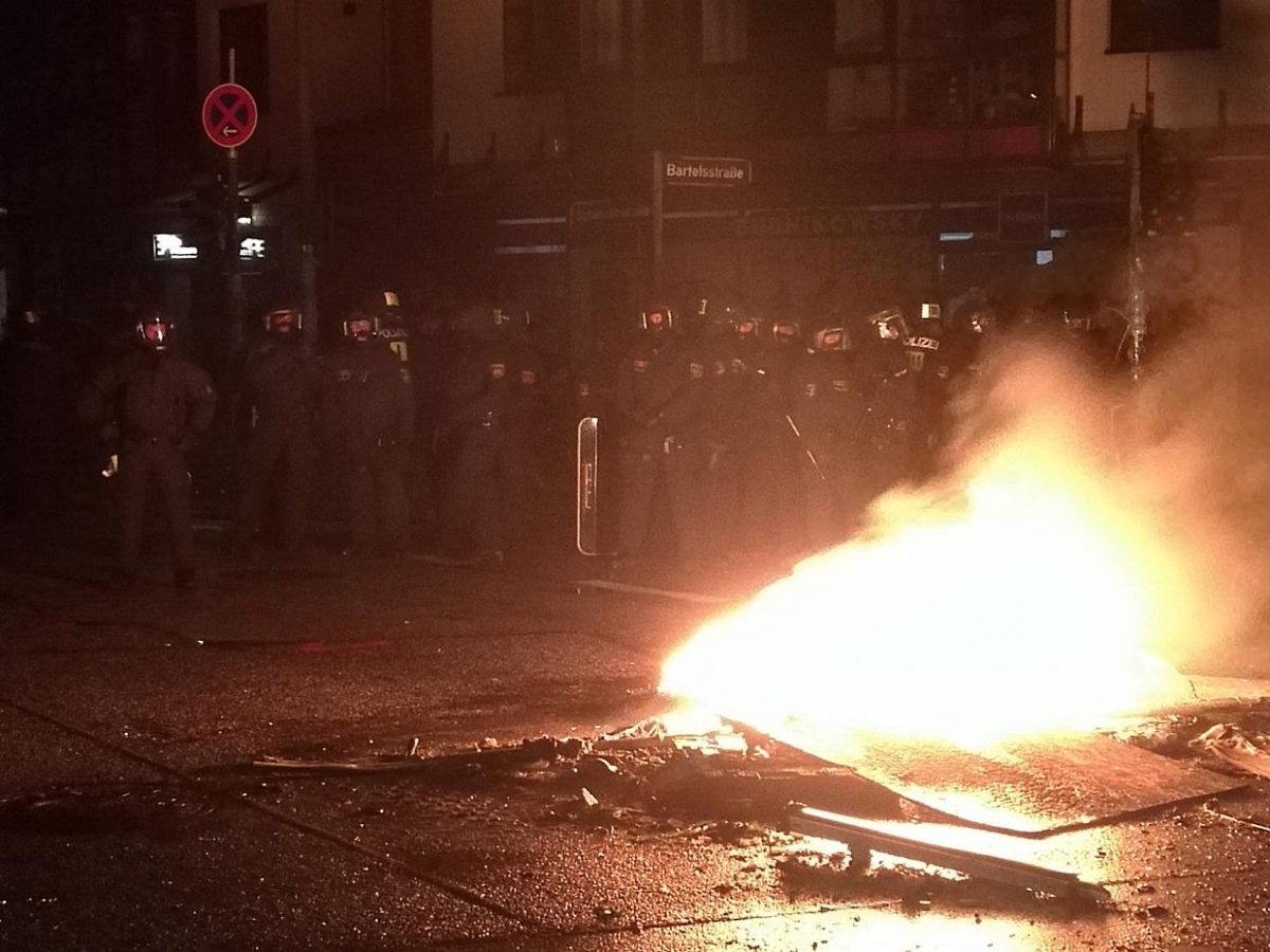 Vierte Nacht in Folge Randale in Hamburg - bei Kurznachrichten Plus