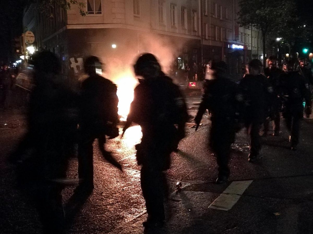 FDP-Chef begrüßt Vorgehen der Polizei gegen vermummte G20-Gegner - bei Kurznachrichten Plus