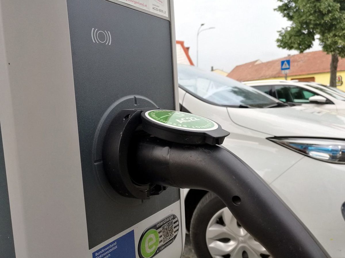 Streit um Elektroautos: Konzernchefs planen Krisentreffen - bei Kurznachrichten Plus