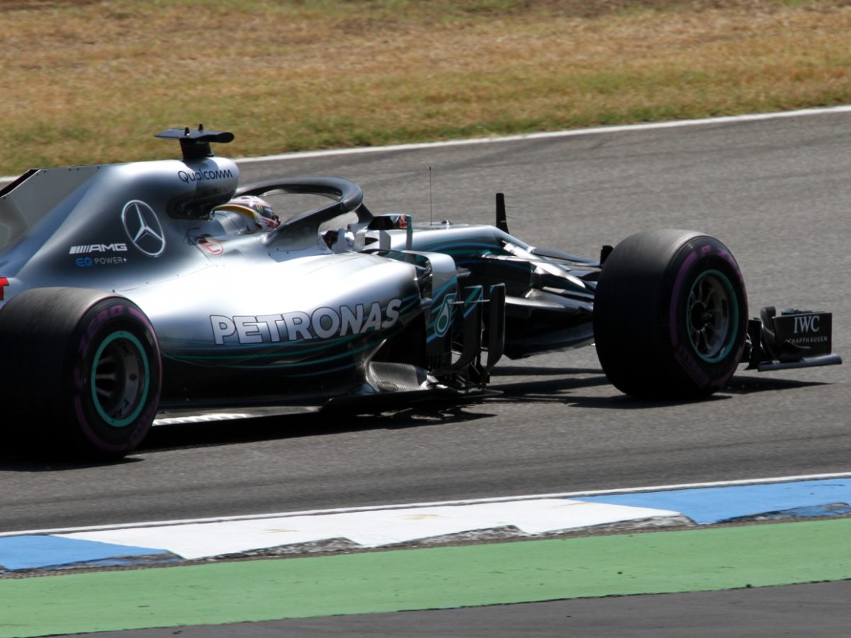 Hamilton gewinnt F1-Rennen in Silverstone – Frühes Verstappen-Aus - bei Kurznachrichten Plus