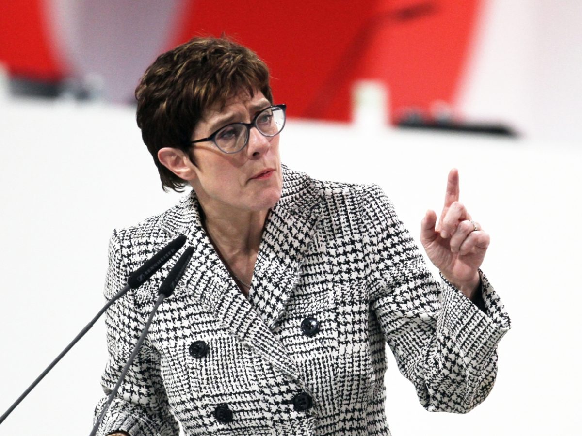 Kramp-Karrenbauer mahnt diplomatische Lösung im Iran-Konflikt an - bei Kurznachrichten Plus