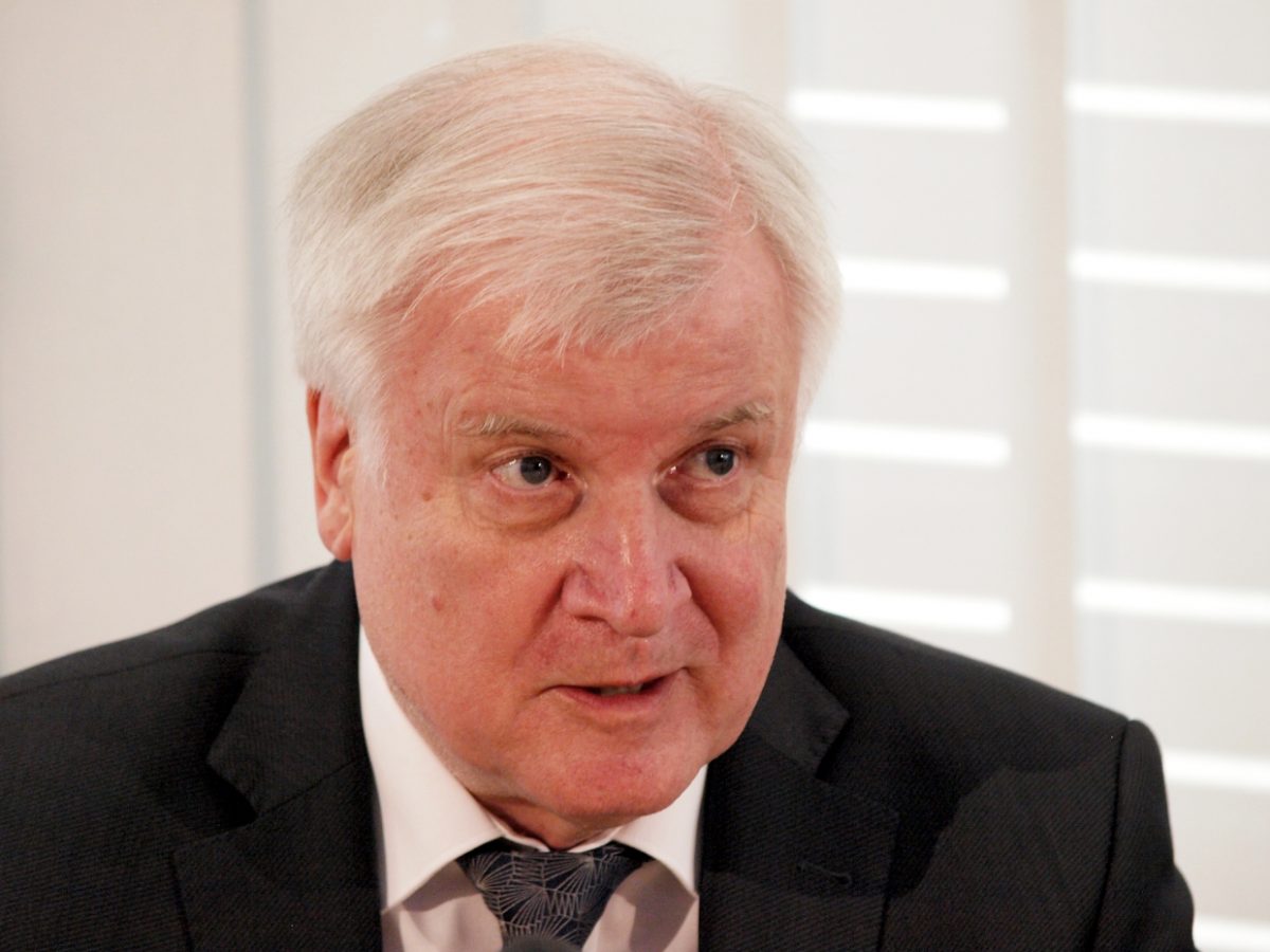 Seehofer nach Flüchtlingsprognose in der Kritik - bei Kurznachrichten Plus