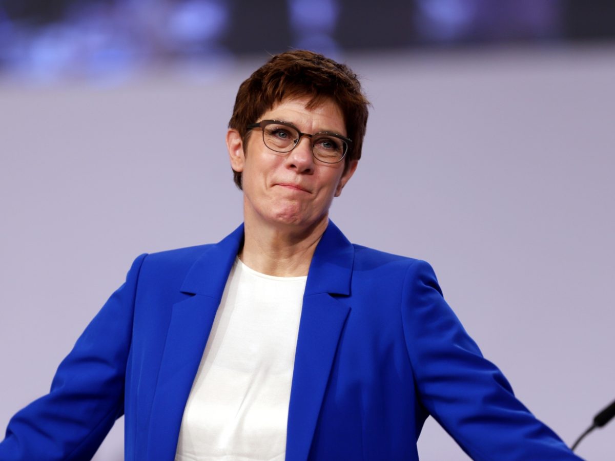 Kramp-Karrenbauer: Ehrenamt sollte Bewerber-Vorteil werden - bei Kurznachrichten Plus