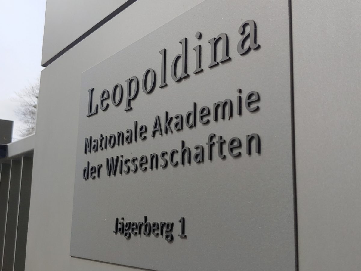 Leopoldina will strenge Kontaktbeschränkungen und Impfpflicht - bei Kurznachrichten Plus