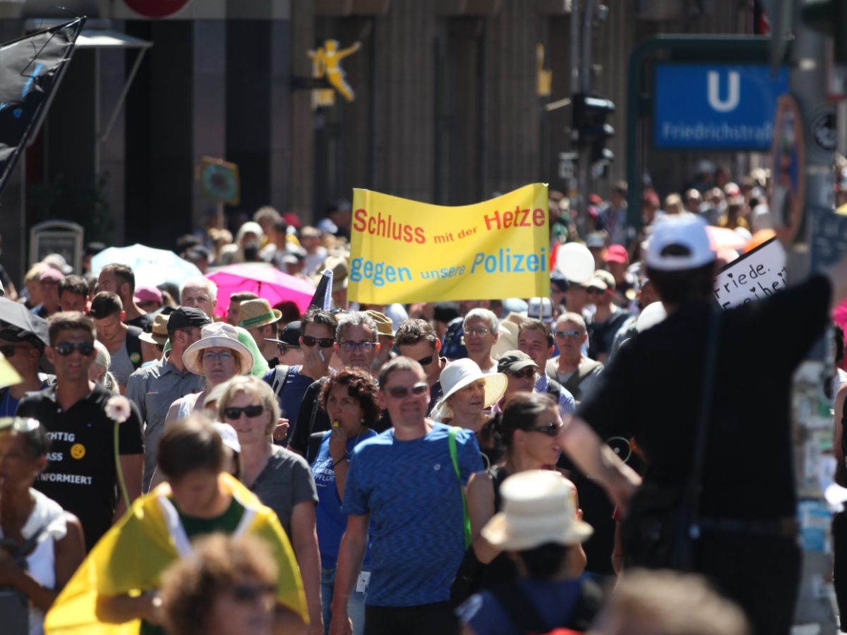 Umfrage: Große Mehrheit gegen Demos von Corona-Skeptikern - bei Kurznachrichten Plus