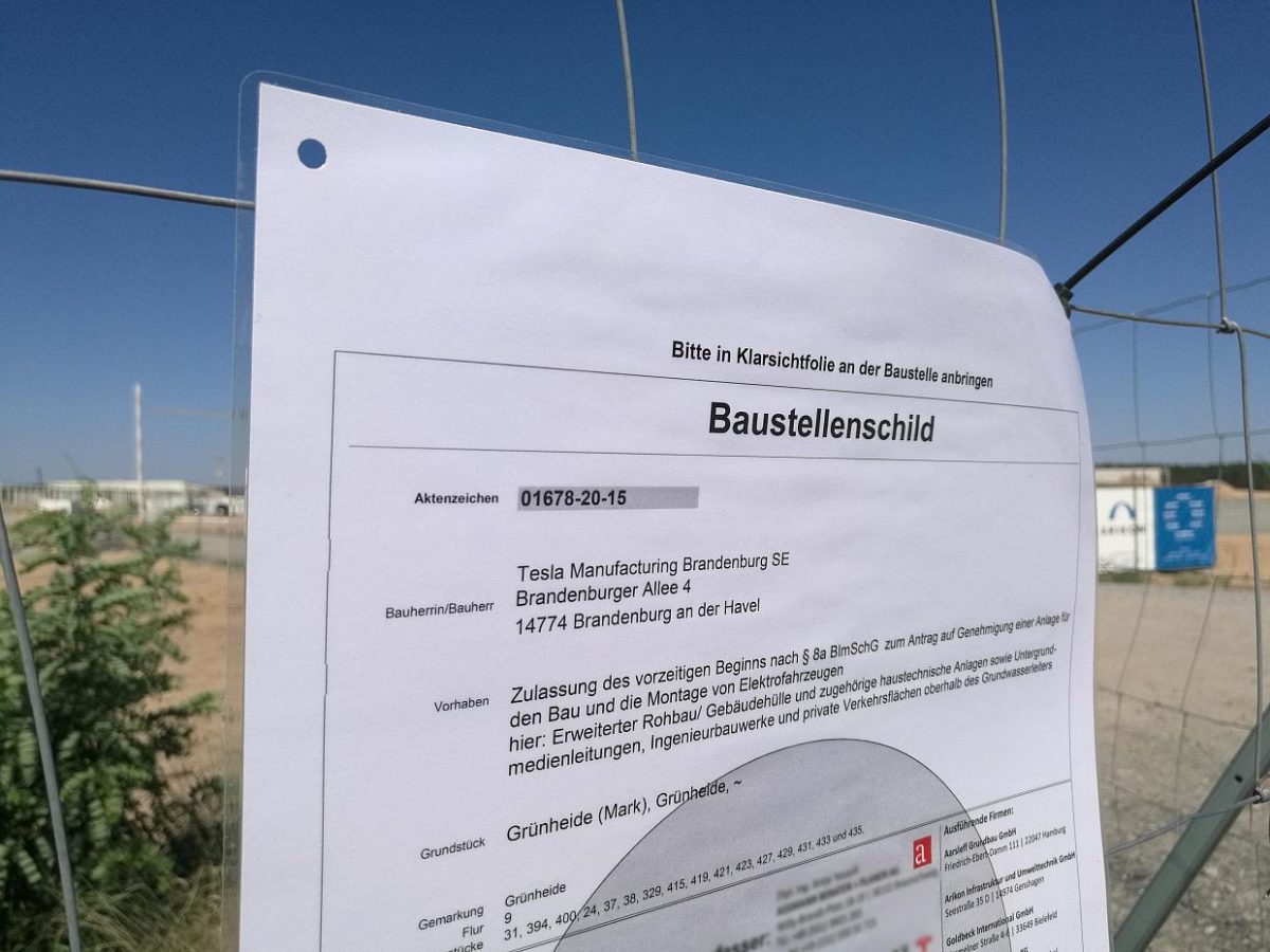 Brandenburgs Umweltminister lobt Teslas Projektmanagement - bei Kurznachrichten Plus