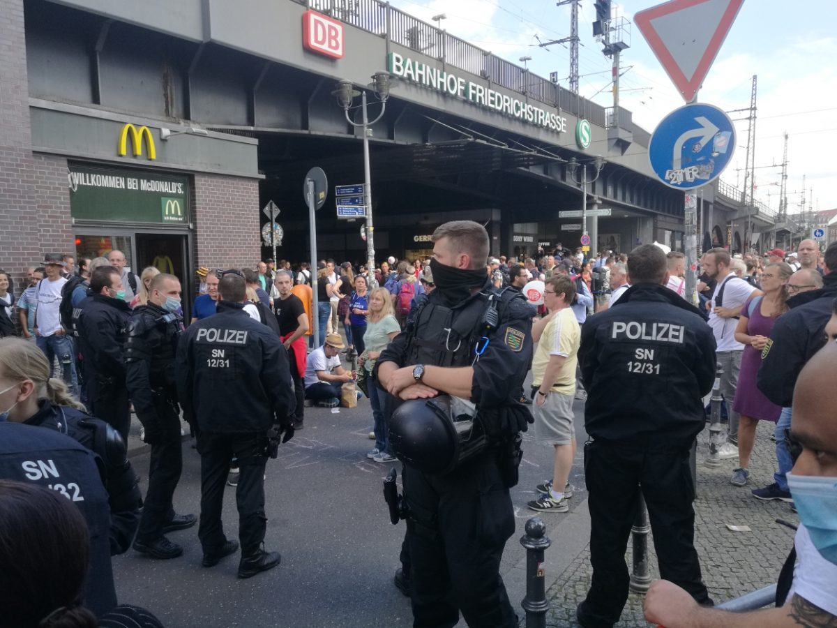 Corona-Demo in Berlin von Polizei offiziell beendet - bei Kurznachrichten Plus