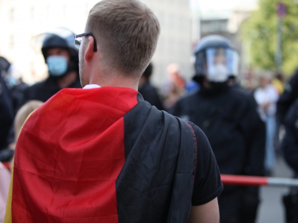 Protestforscher ruft zum Dialog mit Demo-Teilnehmern auf - bei Kurznachrichten Plus