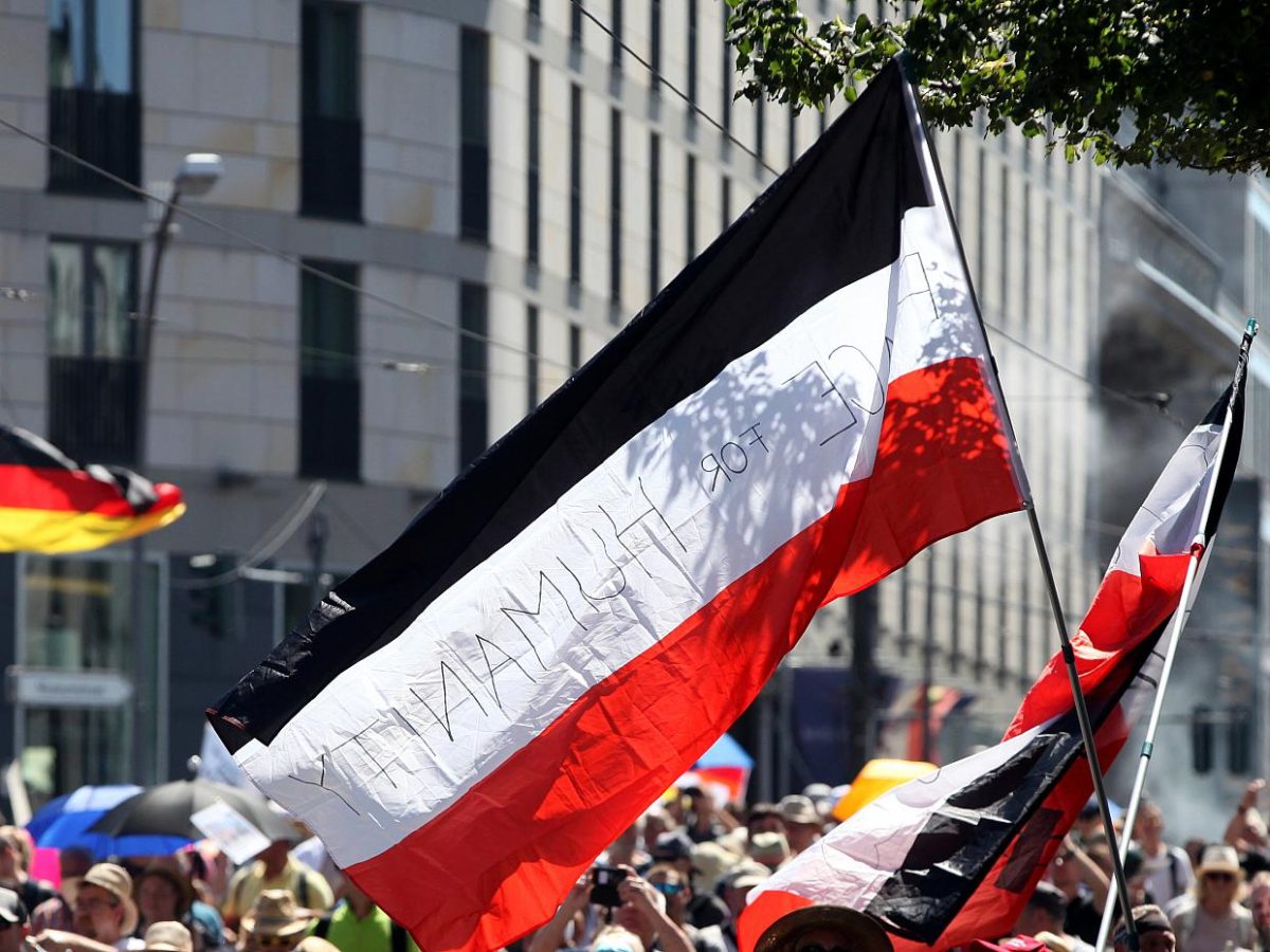 Lindner distanziert sich von Corona-Demo-Teilnehmern - bei Kurznachrichten Plus