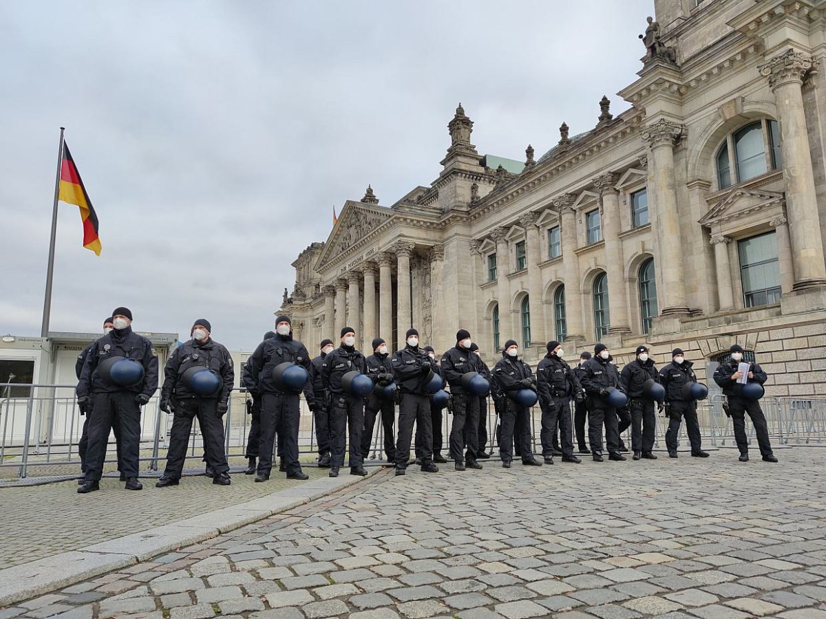 Bundestag verschärft Sicherheitsvorkehrungen - bei Kurznachrichten Plus