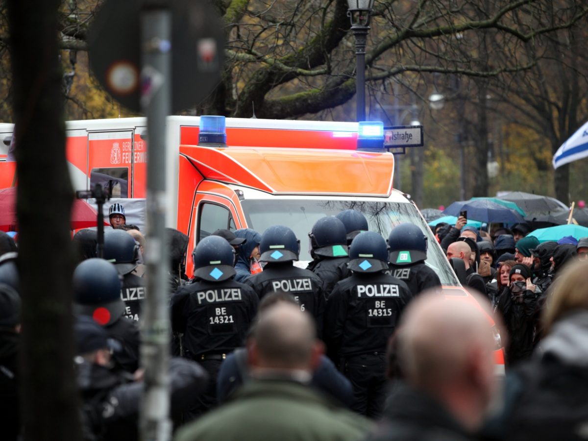 Verletzte und fast 200 Festnahmen bei Protesten am Bundestag - bei Kurznachrichten Plus