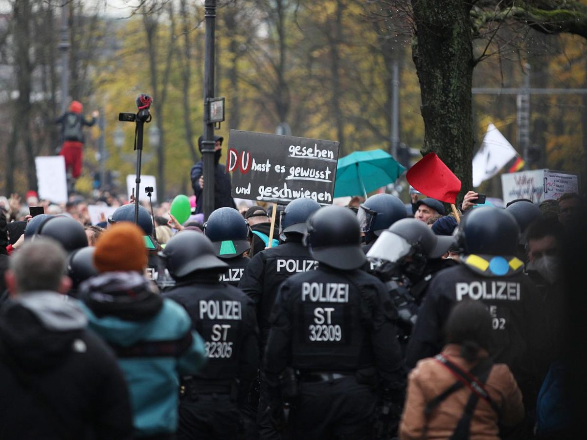 Gewerkschaft verteidigt Polizei-Taktik bei Corona-Demo in Berlin - bei Kurznachrichten Plus