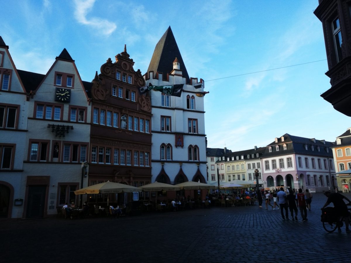 Kleinkind unter Toten bei Vorfall in Trierer Fußgängerzone - bei Kurznachrichten Plus