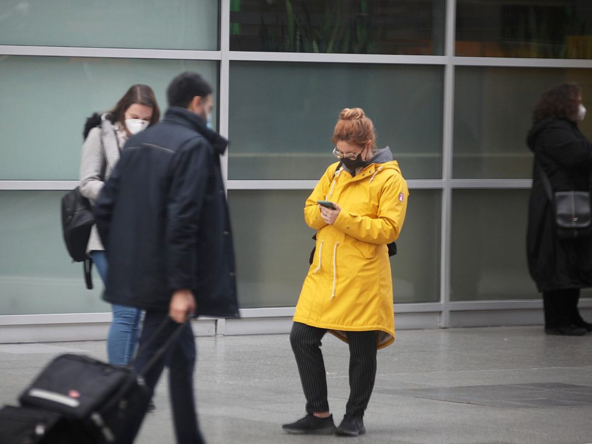 Virologe Kekulé warnt bei Omikron-Variante vor Panik - bei Kurznachrichten Plus