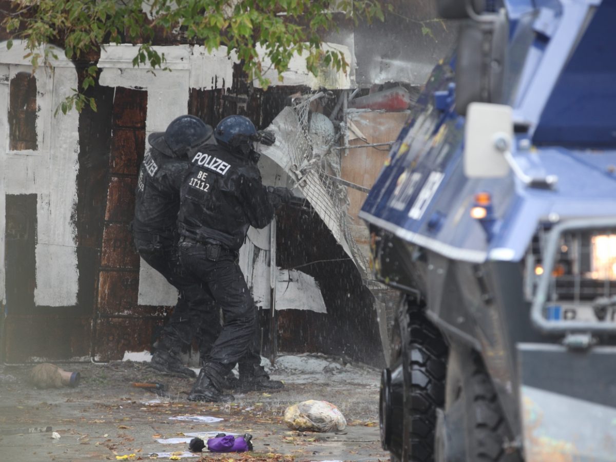 Polizei räumt „Köpi“-Wagenburg in Berlin-Kreuzberg - bei Kurznachrichten Plus