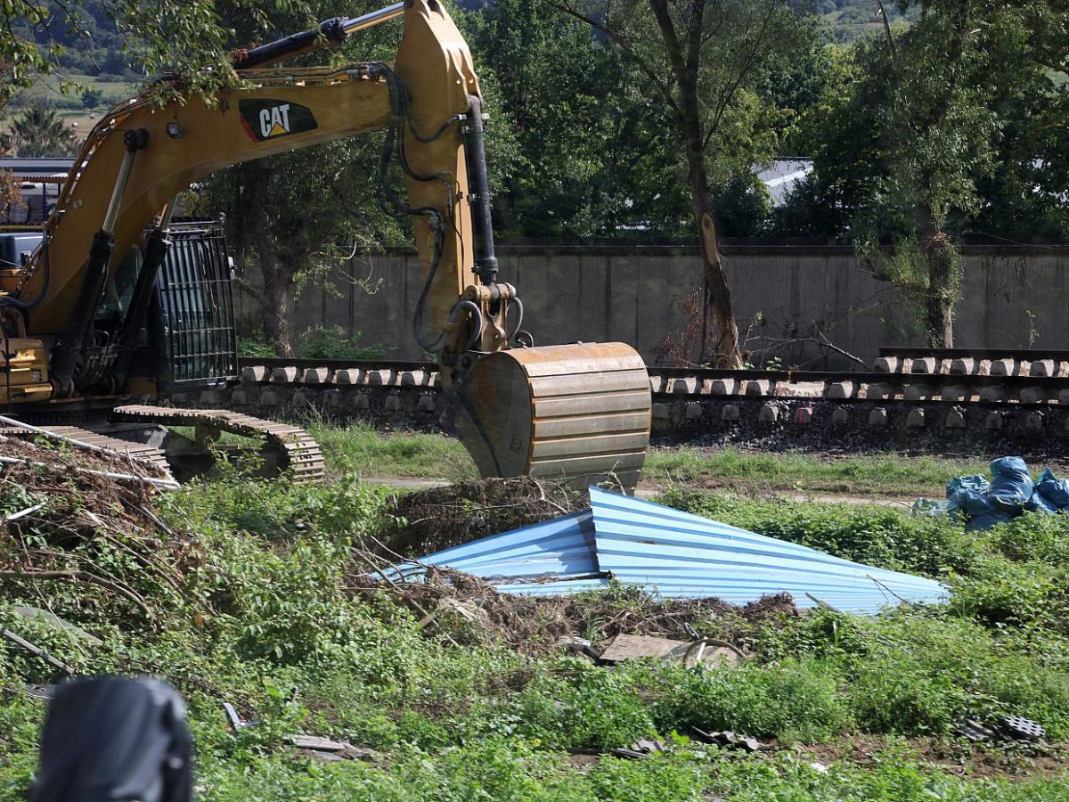 Bei Flut zerstörte Bahnstrecke Remagen-Ahrweiler wiedereröffnet - bei Kurznachrichten Plus