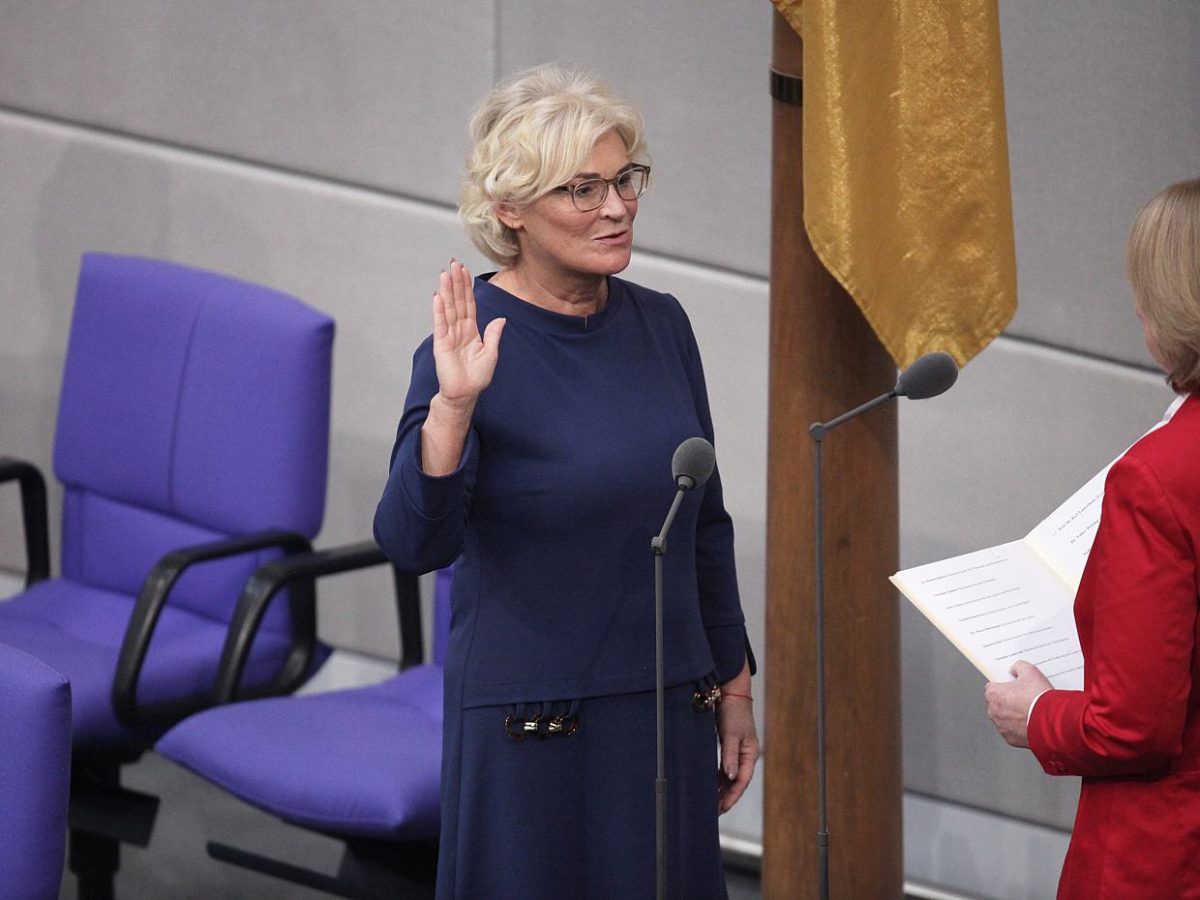 Ex-Wehrbeauftragter fordert mehr Tempo von Verteidigungsministerin - bei Kurznachrichten Plus