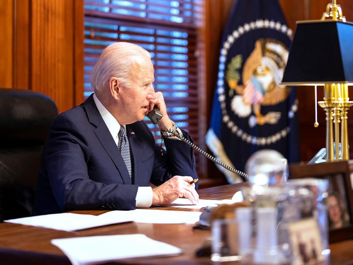 Biden und Putin drohen einander am Telefon - bei Kurznachrichten Plus