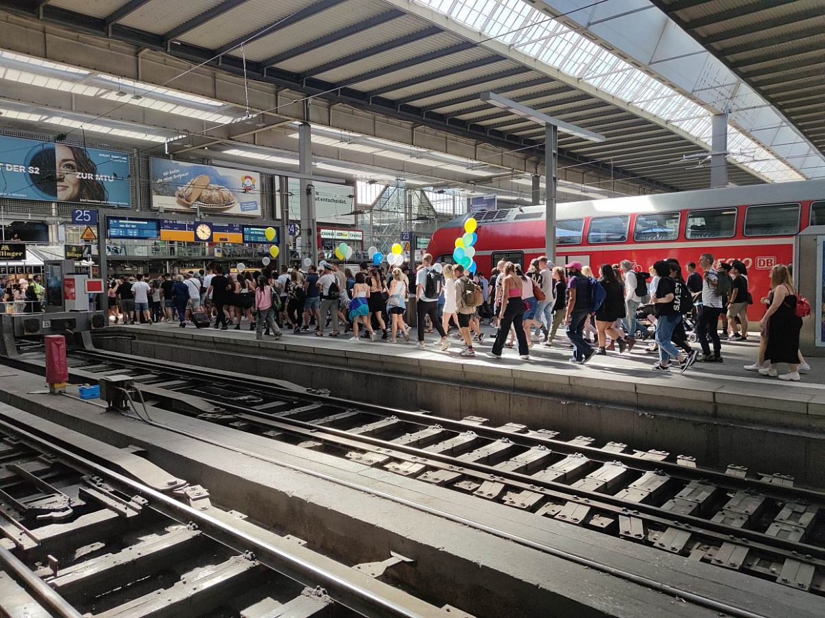 Immer noch weniger Fahrgäste in Bus und Bahn als vor Corona - bei Kurznachrichten Plus