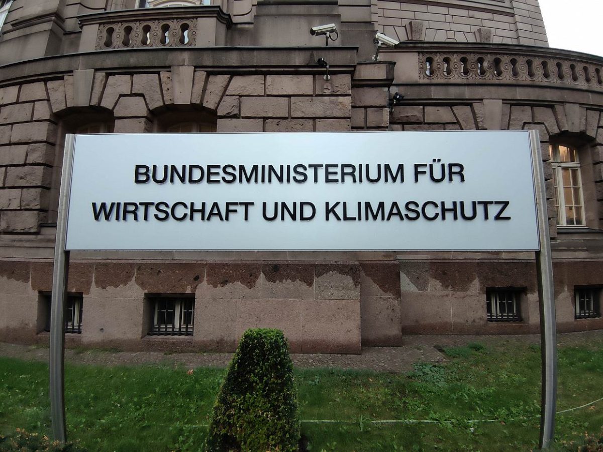 Bundesregierung will Wintershall-Verkauf „sehr intensiv prüfen“ - bei Kurznachrichten Plus