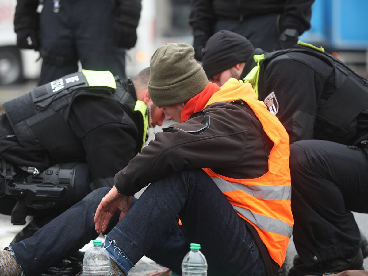 Polizeigewerkschaft will härteren Umgang mit „Letzter Generation“ - bei Kurznachrichten Plus