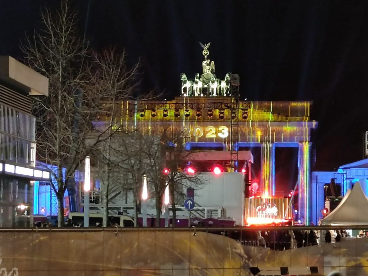 Silvesterparty am Brandenburger Tor in reduzierter Form gestartet - bei Kurznachrichten Plus