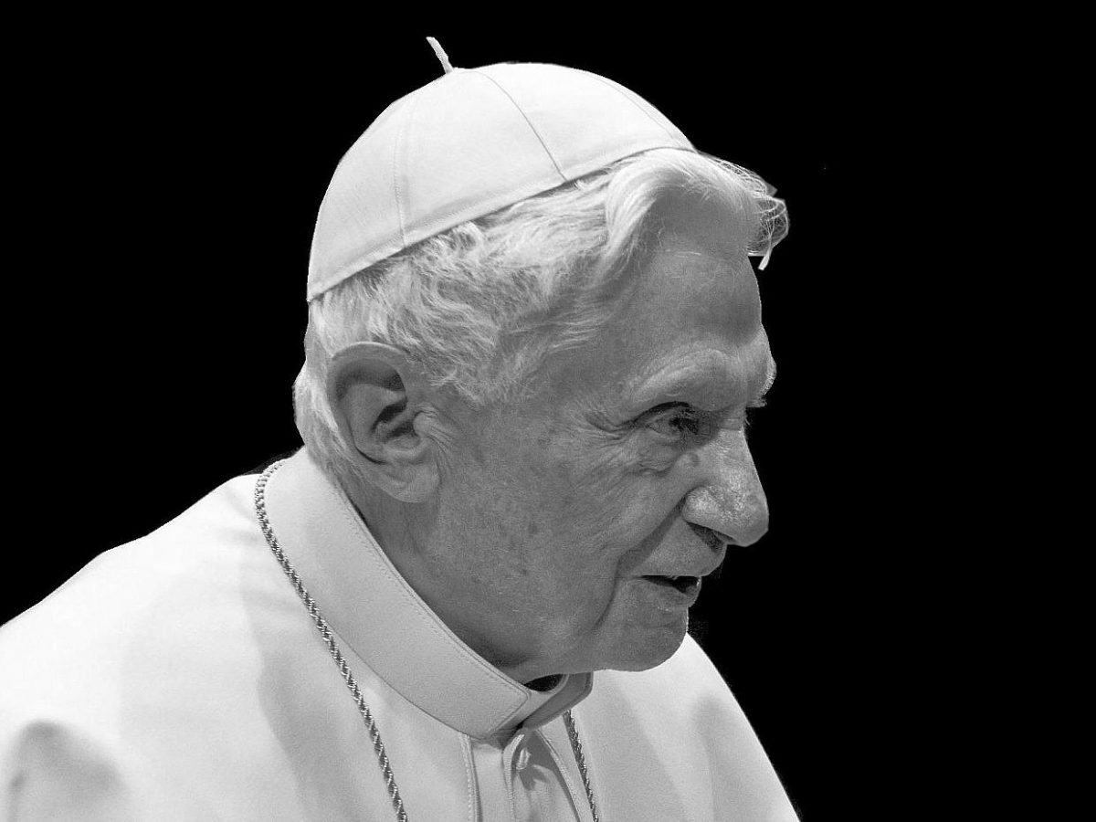 Umfrage: Geringes Interesse an Tod von Benedikt XVI. - bei Kurznachrichten Plus