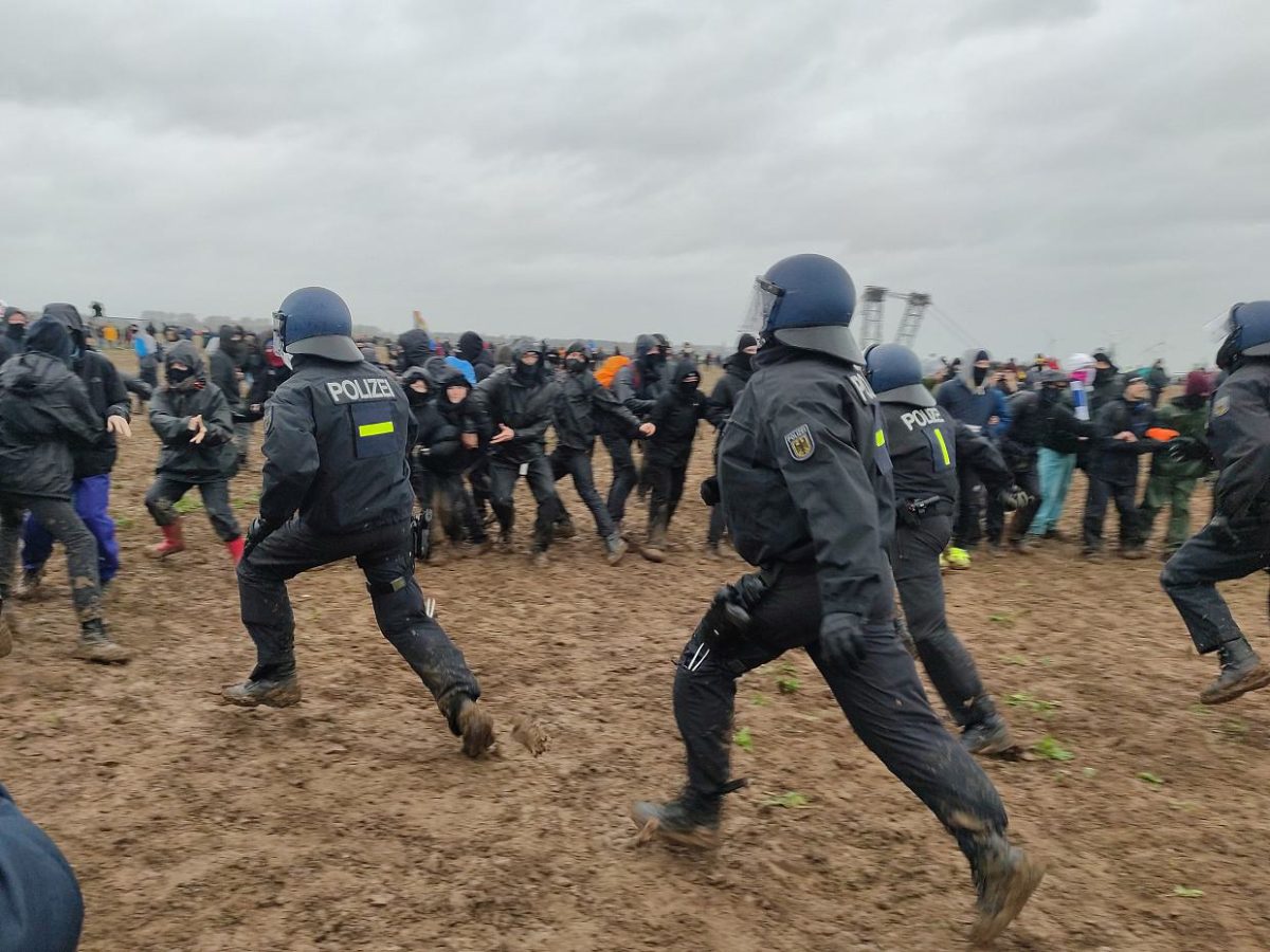 Demo bei Lützerath gerät außer Kontrolle - bei Kurznachrichten Plus