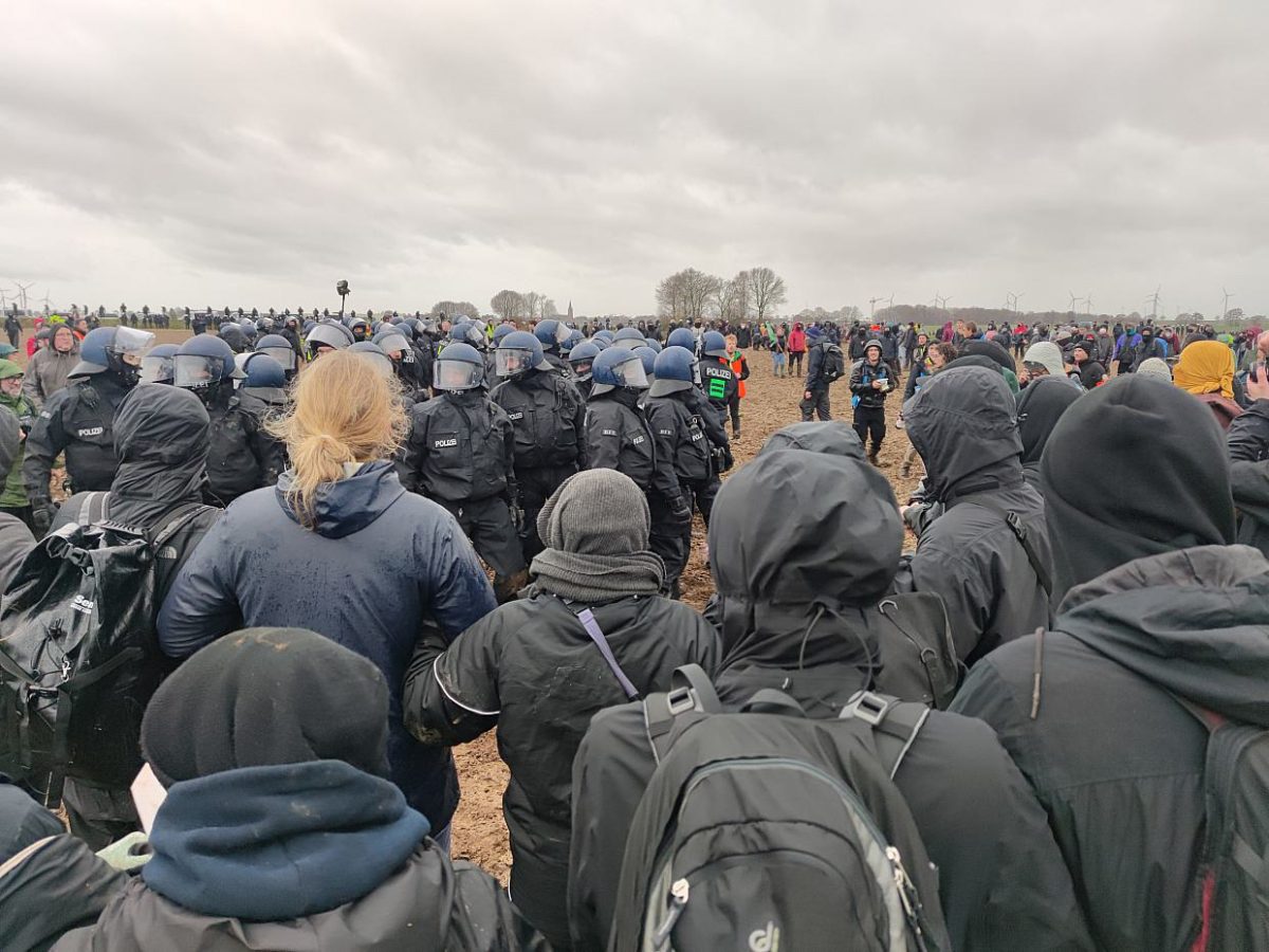 Aktivisten melden mehrere Schwerverletzte nach Lützerath-Demo - bei Kurznachrichten Plus