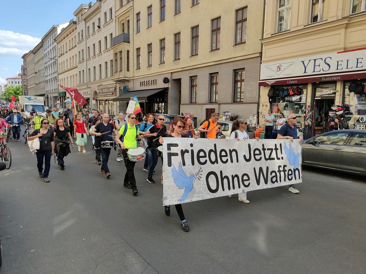 Umfrage: Deutsche bezüglich Waffenlieferungen gespalten - bei Kurznachrichten Plus