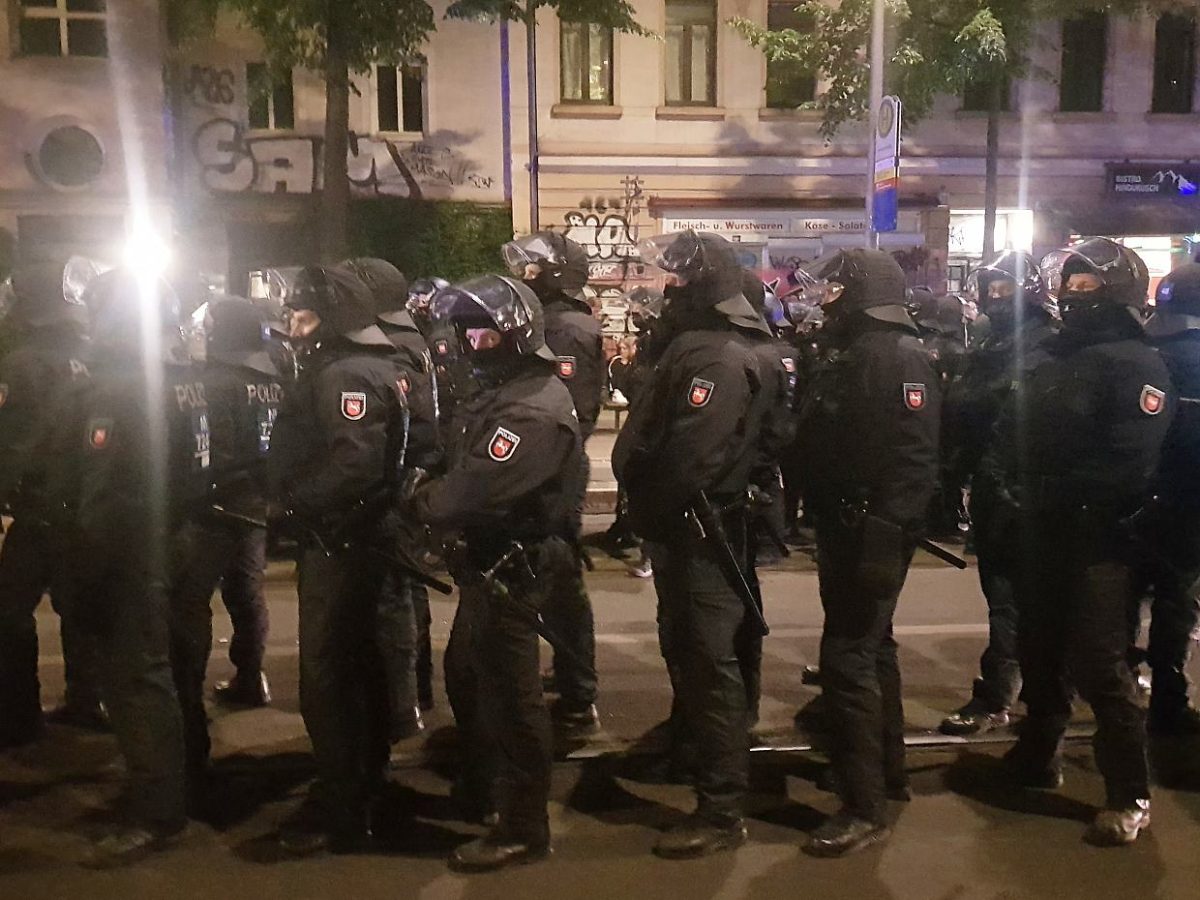 Polizei kesselte Leipziger Protestler über 10 Stunden ein - bei Kurznachrichten Plus