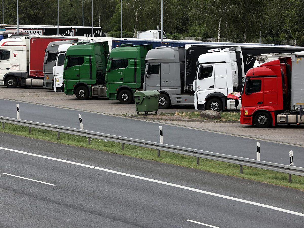 Zahl mautpflichtiger Lkws auf Autobahnen im August zurückgegangen - bei Kurznachrichten Plus